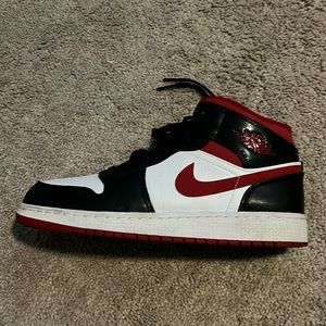 Jordan 1 Mid